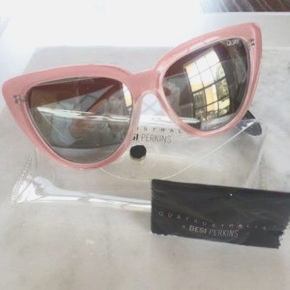 QUAY AUSTRALIA Stray Cat Pink Mirrored Sunnies - Picture 3 of 8